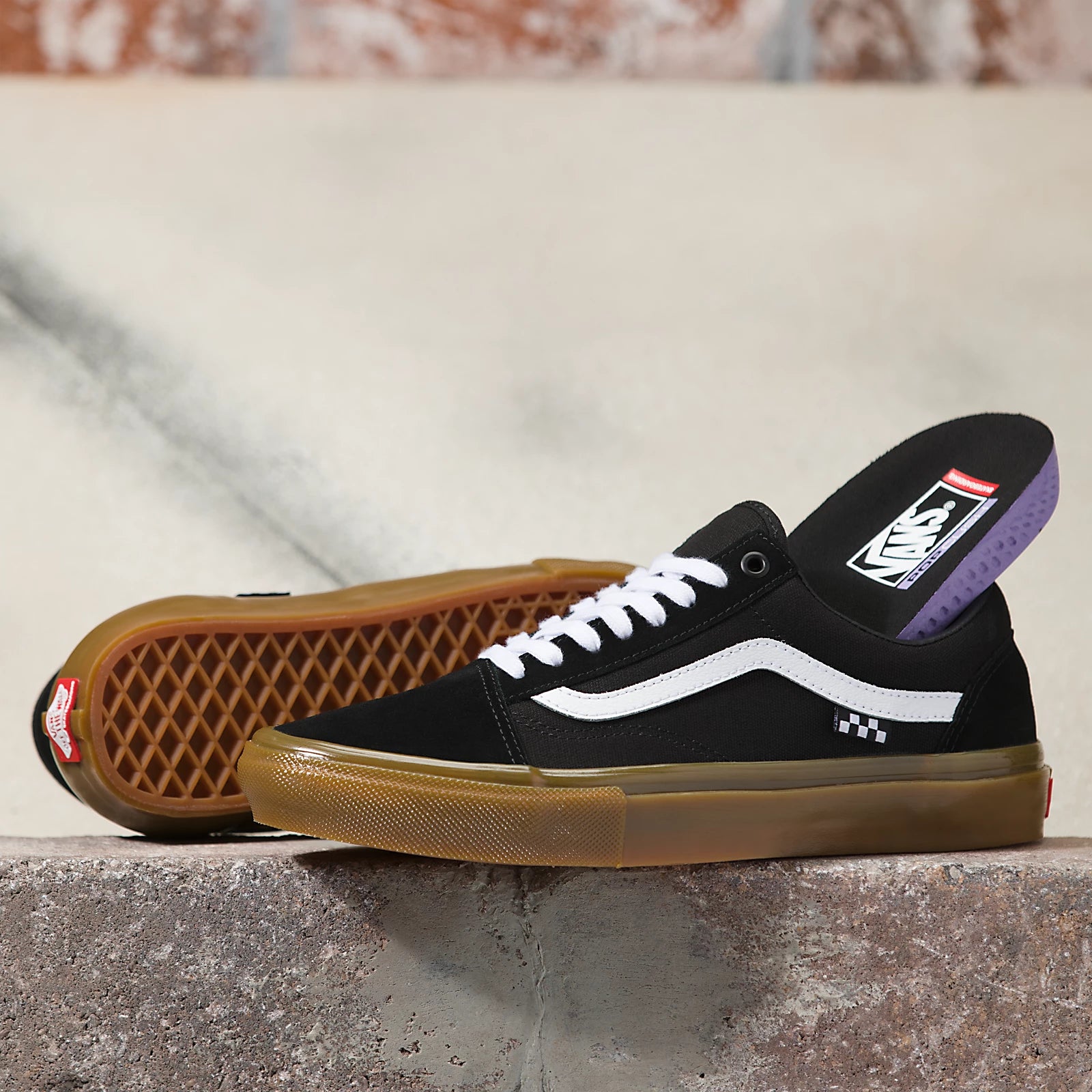 国内発送 – BLACK/GUM SKOOL- OLD SKATE VANS Urban Skate and Feet シューズ